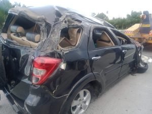 Laka tunggal Di Jalan Tol Sergai Toyota Rush Pecah Ban,Oleng Tabrak Pagar Besi Pembatas (Guard Drill)