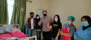 Kapolda Sumut Beri Pengobatan Anak Penderita Tumor