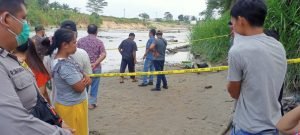 Polsek Galang Polresta Deli Serdang evakuasi temuan mayat hanyut di aliran sungai ular Kecamatan Galang