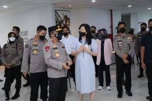 KAPOLSEK PERCUT SEI TUAN DAMPINGI KAPOLDASU TINJAU PELAKSANAAN VAKSINASI DI KAMPUS POLITEKNIK WILMAR BISNIS INDONESIA