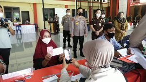 Polresta Deli Serdang Launching Pendistribusian Penyaluran Bantuan Tunai Kepada PKL, Warung dan Nelayan (BTPKLWN) T.A 2022