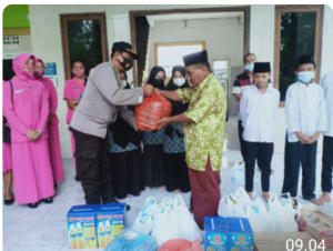 Polsek Medan Timur Membagikan Sembako Dan Takjil Di Panti Asuhan Al Jami’yatul Wasliyah