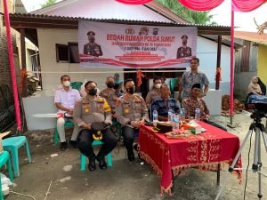 Polresta Deli Serdang Gelar Baksos Religi, Bansos Dan Penyerahan Kunci Bedah Rumah Jelang Hari Bhayangkara Ke 76