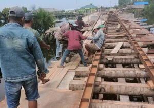 Akibat Kecerobohan Dinas PUPR Deli Serdang, Jembatan Ambruk dan Aktivitas anak Sekolah dan Masyarakat terganggu