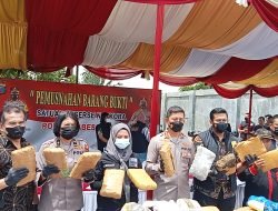 Kapolrestabes Medan Bersama Kasat Narkoba Musnahkan 84KG Bal Daun Ganja dan Amankan 9 Orang tersangka