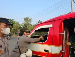 Indahnya Berbagi di Bulan Suci Ramadan, Polsek Medan Tuntungan Bagi-bagi Takjil