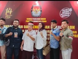 Ikhwaluddin Simatupang Pengawas JMI Serahkan Berkas Pendaftaran Bacalon DPD RI ke KPU Sumut