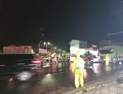 Warga Medan Selayang Stop Truk Tanah Timbun Melintas kepasar induk karna Membuat Polusi udara dan Membuat kemacatan di medan Tuntungan