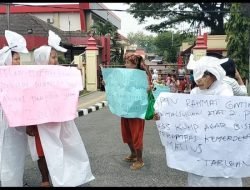 Kepolisian Daerah Sumatera Utara (Polda Sumatera Utara) didatangi “Pocong” pada selasa 1 Agustus 2023 Sekitar Pukul 12.00 Wib.