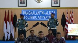 KOMANDAN LANAL NIAS GELAR KONFRENSI PERS TERKAIT KASUS PEMBUNUHAN CALON SISWA TNI AL