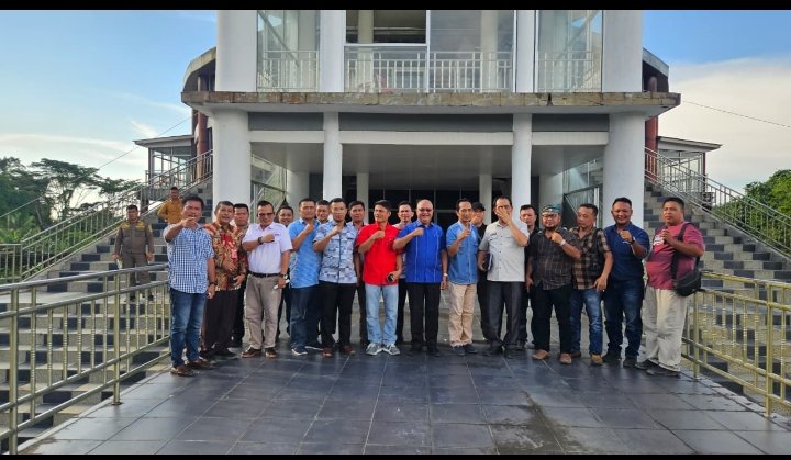 PEMUDA GRANAT AUDIENSI DI KANTOR DPRD KAB. NIAS UTARA TERKAIT KELANGKAAN GAS LPG 3 KG